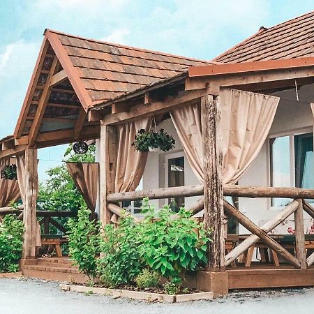Villa Lukash Yanoshi Εξωτερικό φωτογραφία