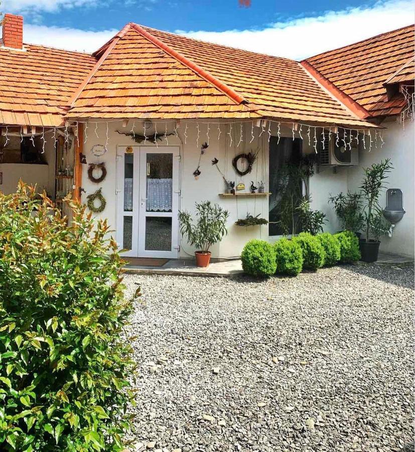 Villa Lukash Yanoshi Εξωτερικό φωτογραφία