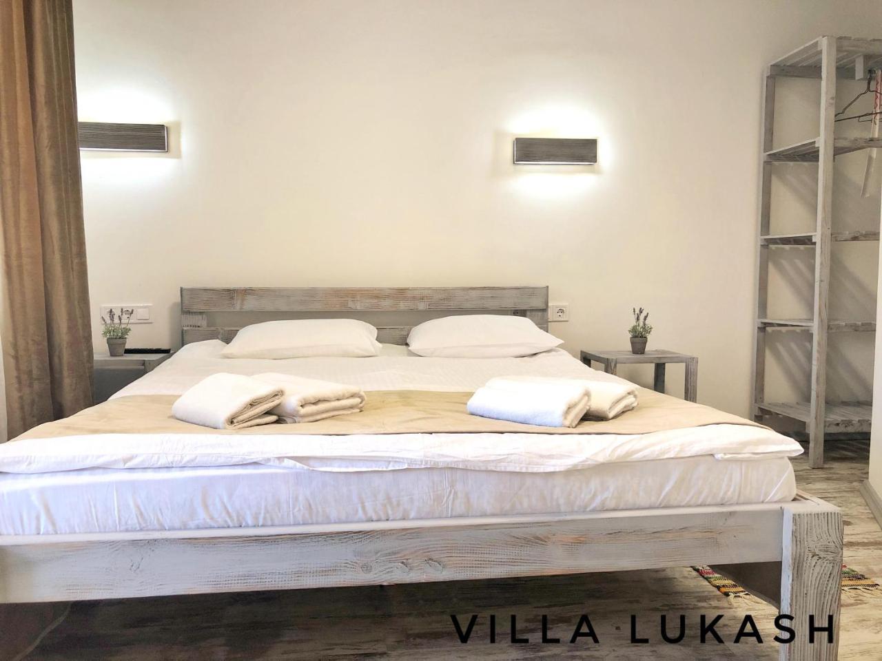 Villa Lukash Yanoshi Εξωτερικό φωτογραφία